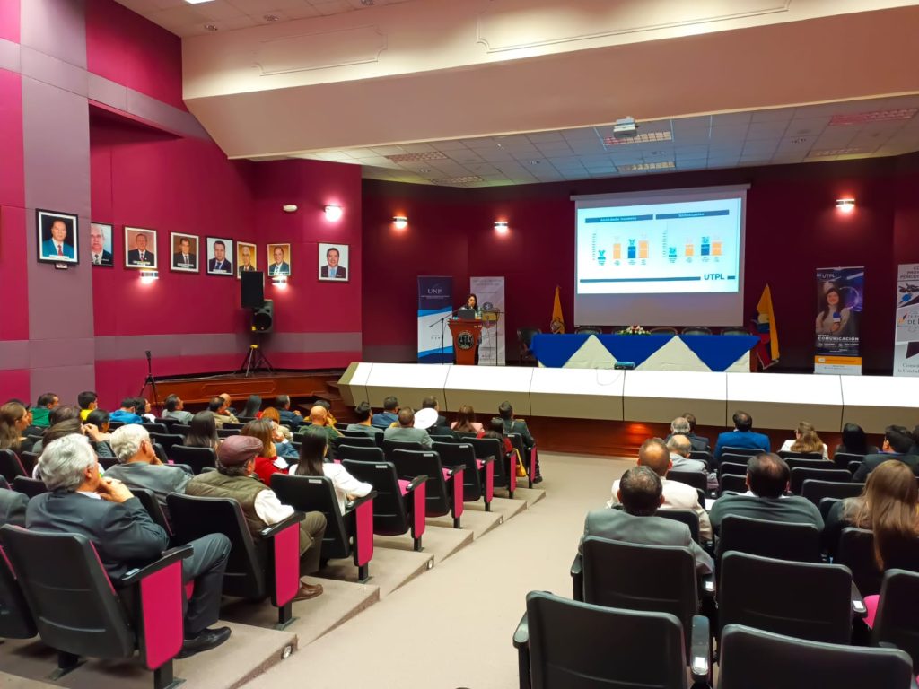 La sesión solemne se cumplió en el auditorio Manuel Carrión Pinzano, de la Corte Provincial de Justicia de Loja.