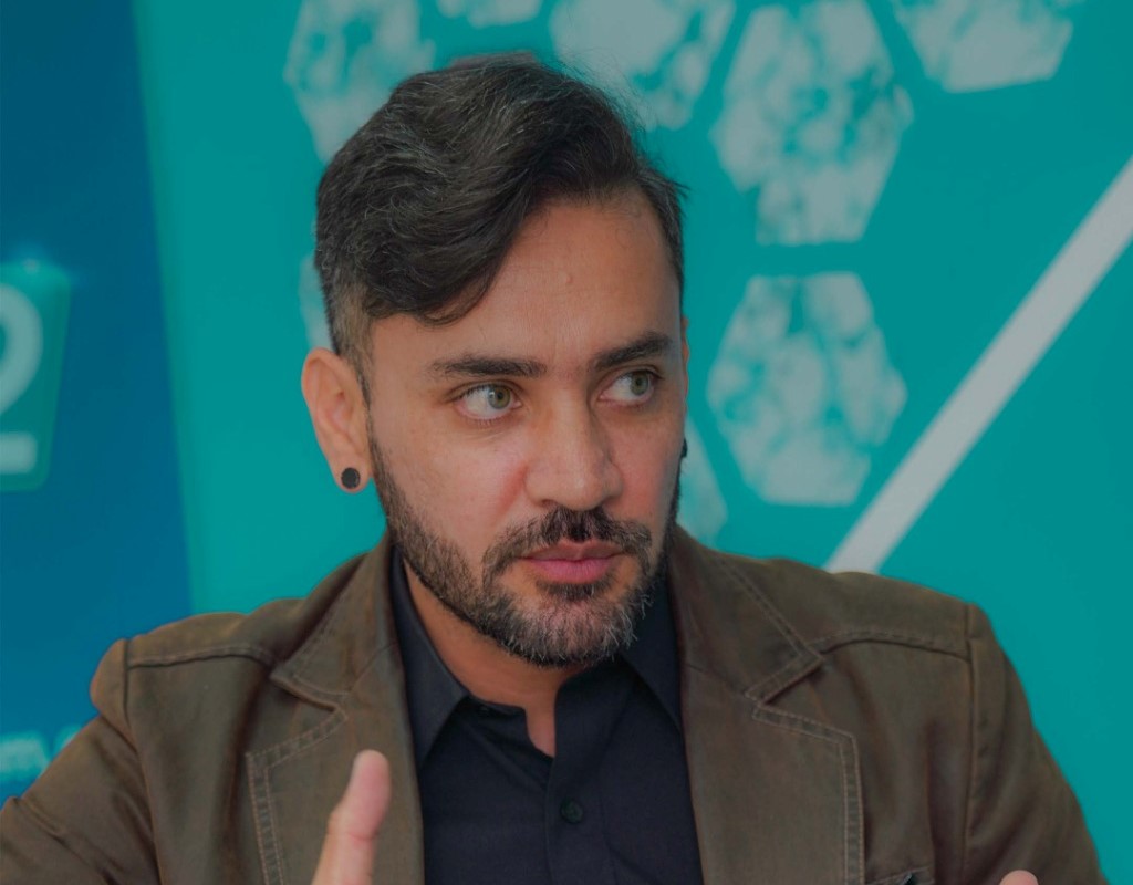 El actor dice que el éxito es tan grande que los seguidores, aparte de la página oficial del Dr. Corazón, acuden a sus cuentas personales en busca de un consejo.