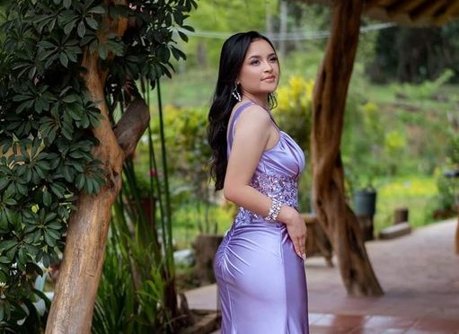 La nueva soberana, de 18 años, anuncia que trabajará por los sectores vulnerables.