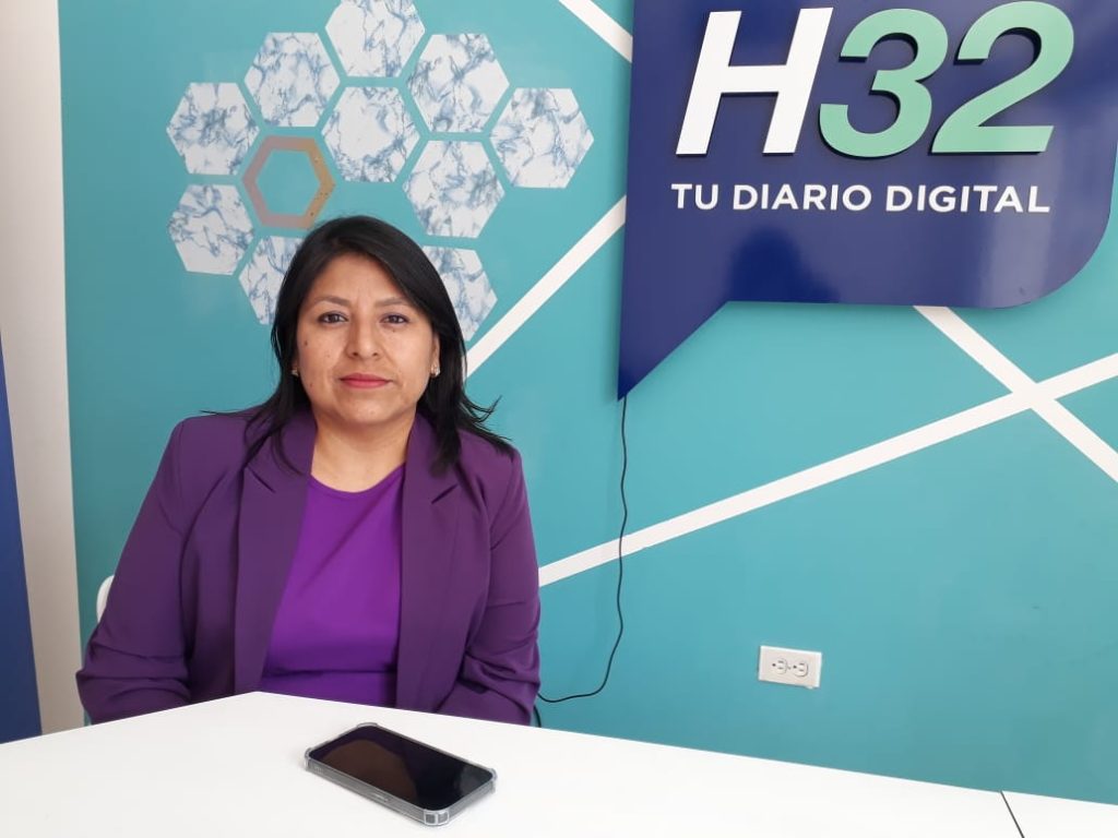 Lorena Elizabeth Conde Zhingre, directora de la Escuela de Ingeniería en Tecnologías de la Información de la UIDE-Loja.