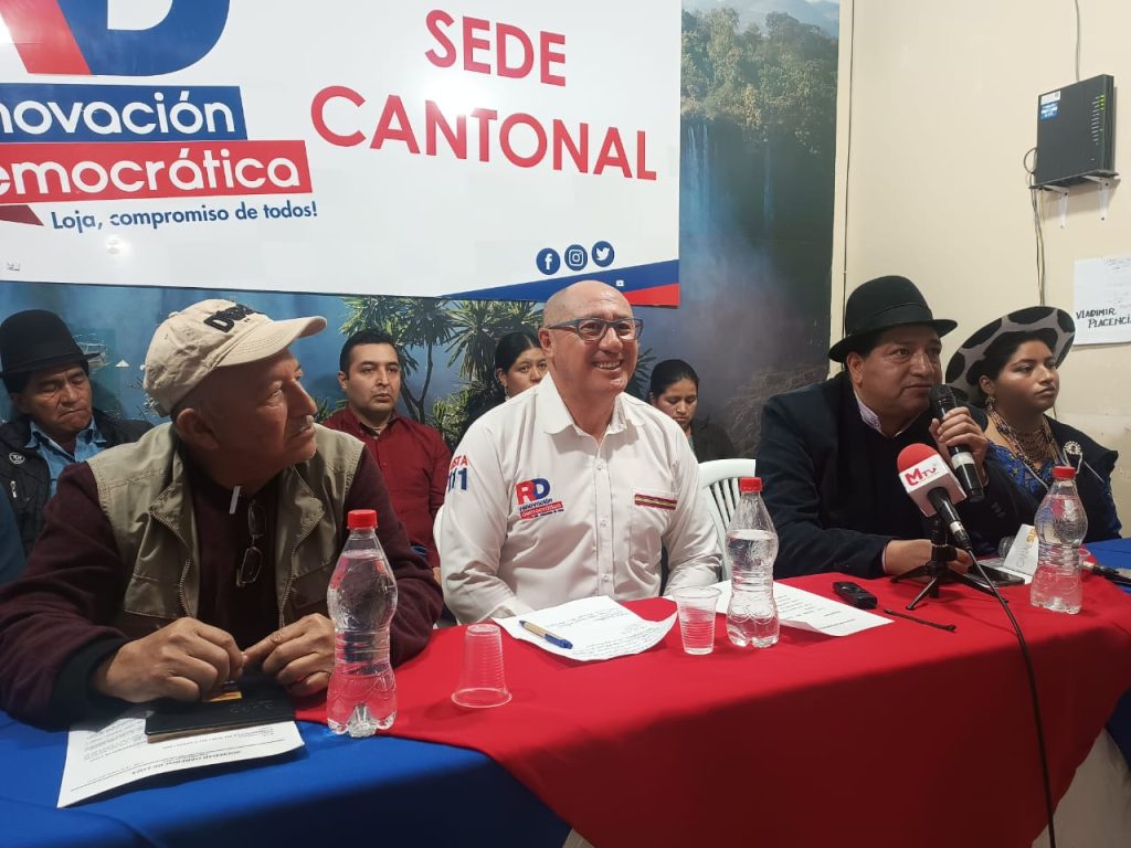 En una rueda de prensa se presentó a los representantes de las organizaciones que apoyan a Patricio Valdivieso.