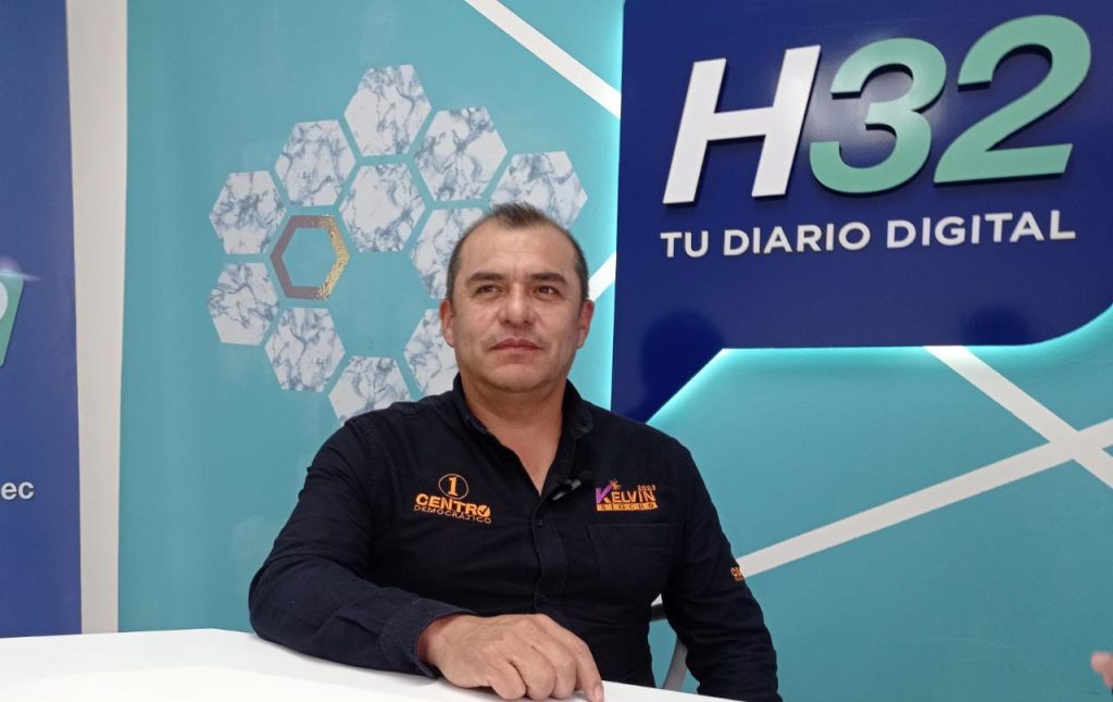 Kelvin Sigcho es candidato a prefecto de Loja por Centro Democrático. Es su primera participación como candidato en unas elecciones.