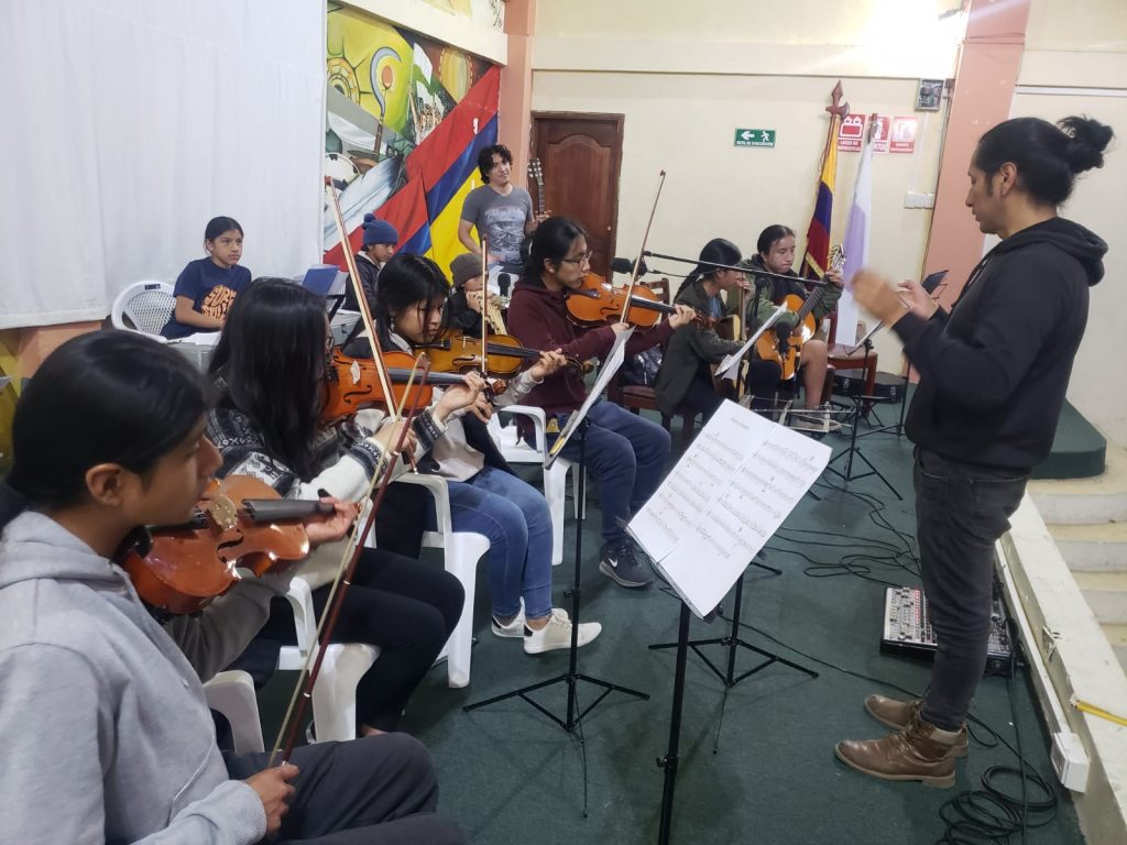 Los ensayos se realizan de lunes a viernes, a partir de las 17:00 en el teatro municipal.