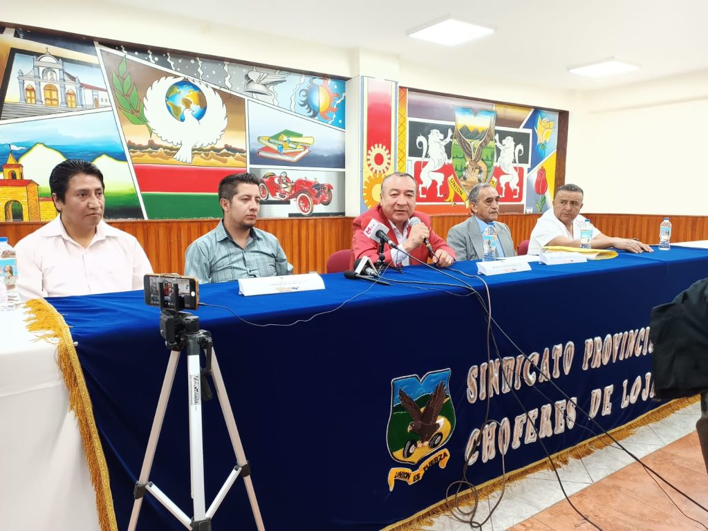 Los dirigentes se pronunciaron a través de una rueda de prensa realizada en el Sindicato Provincial de Choferes Profesionales de Loja, la mañana de este lunes 30 de enero de 2023.