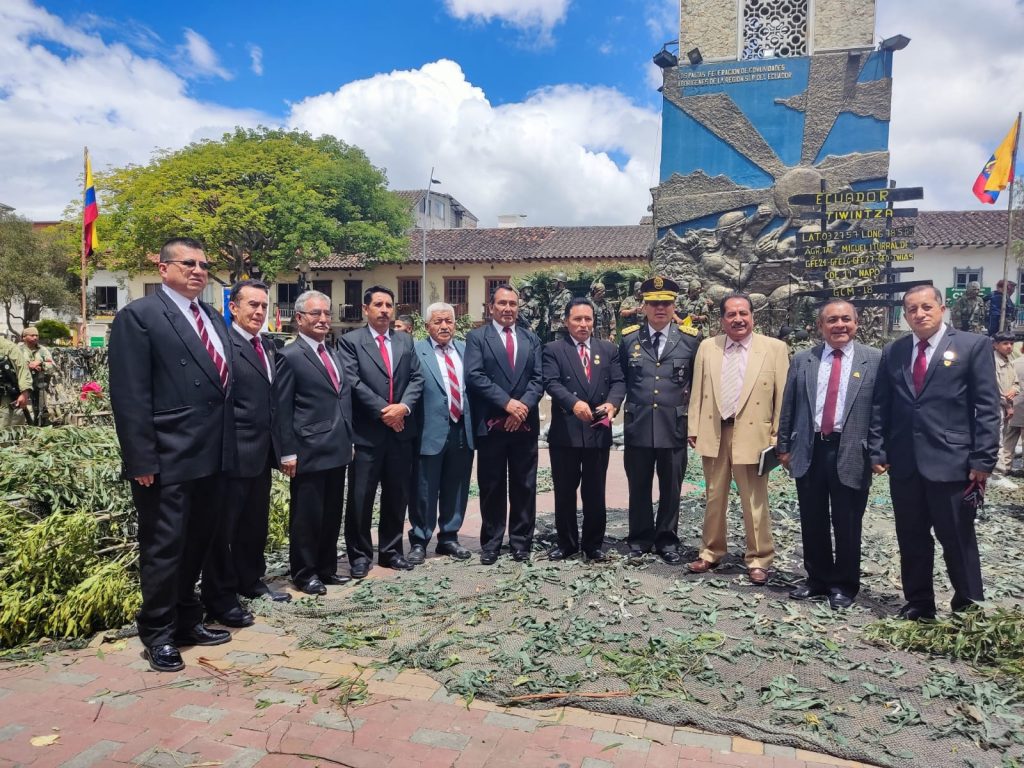 Integrantes de la Asociación de Excombatientes de Loja.