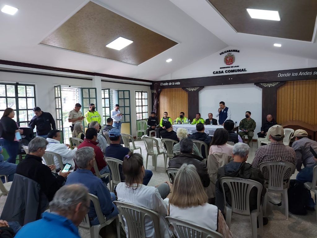 De la reunión participaron representantes de seguridad y la comunidad.