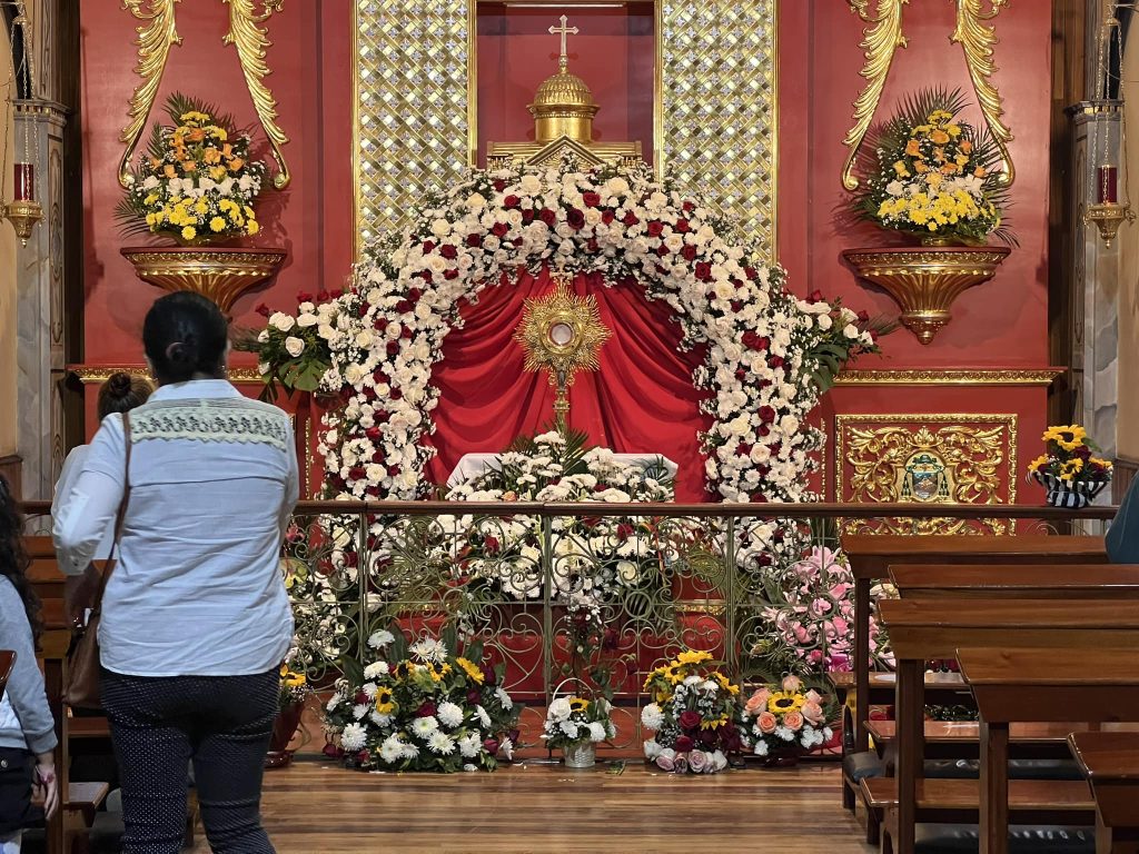 En La Catedral de Loja están listos para celebrar junto a los fieles.