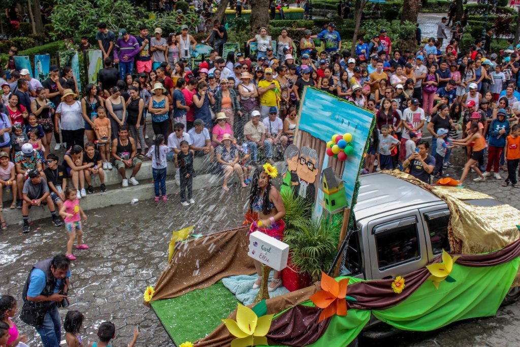 El desfile fue el primer evento que se cumplió en la parroquia.