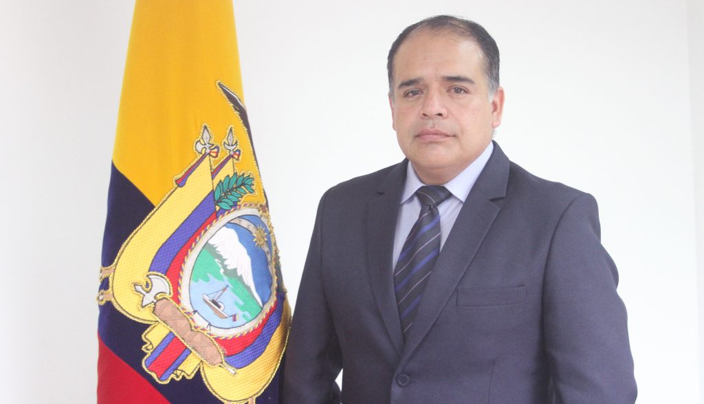 José Ángel Torres Márquez tiene una amplia trayectoria en el sector público y privado.