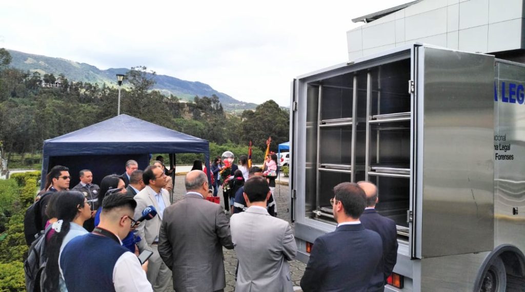 El vehículo es nuevo y tiene placa de la provincia de Cotopaxi (X).