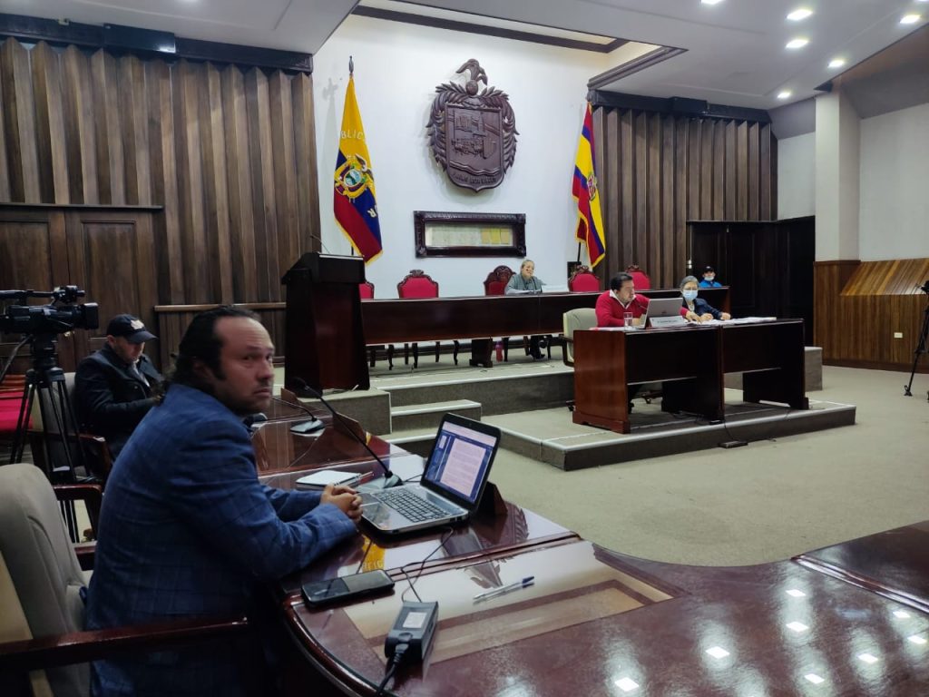 El altercado, que duró alrededor de 50 minutos, se dio antes de la lectura del orden del día.