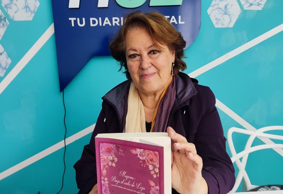 Susana Álvarez, Mérito Juan León Mera, es autora de una serie de obras, entre ellas Mujeres: Bajo el cielo de Loja.