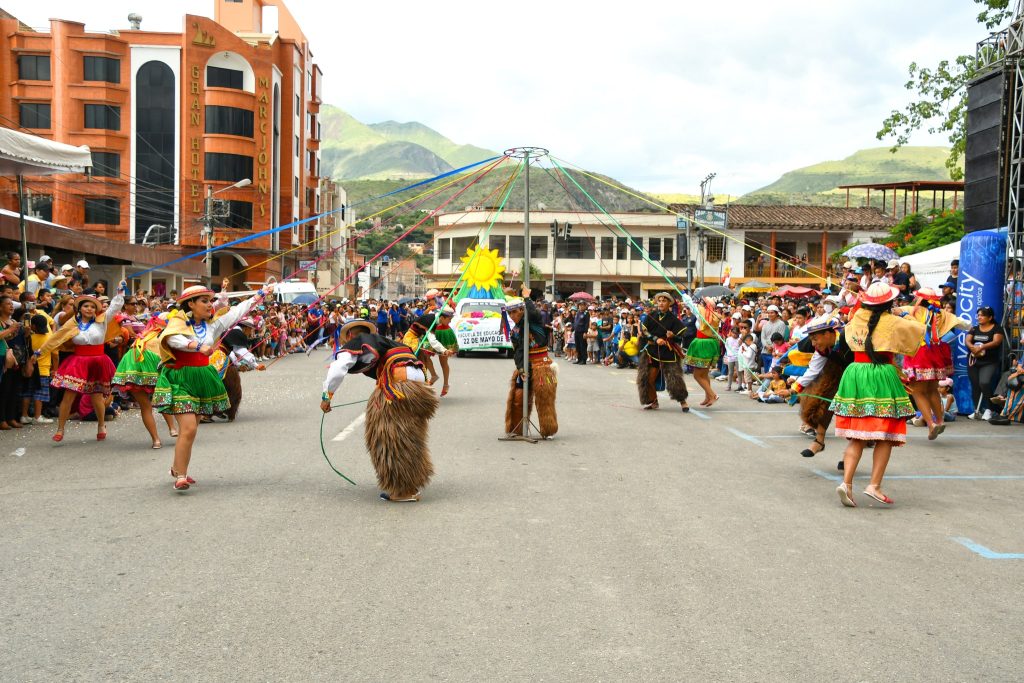 Bailes, coreografías, danzas y más se presentaron a la gran cantidad de personas que acudieron.