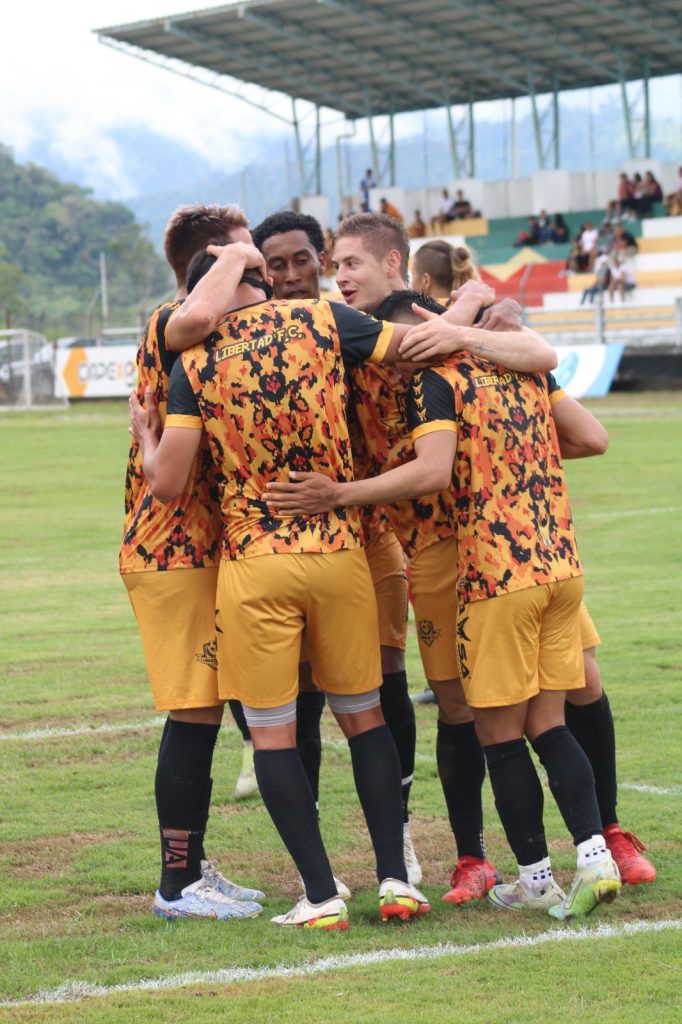 El representante de Loja, Libertad, se prepara para mostrar su juego.