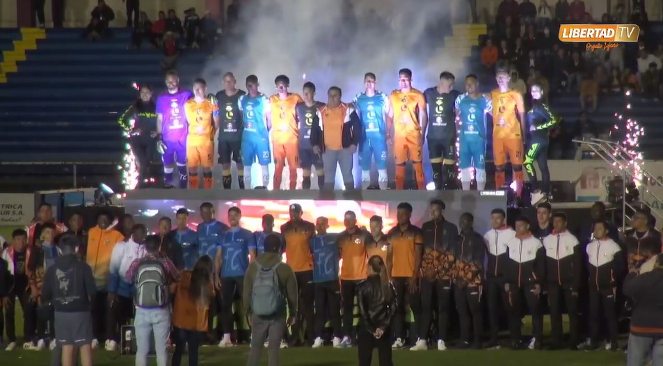 El evento se cumplió en el estadio Reina del Cisne.