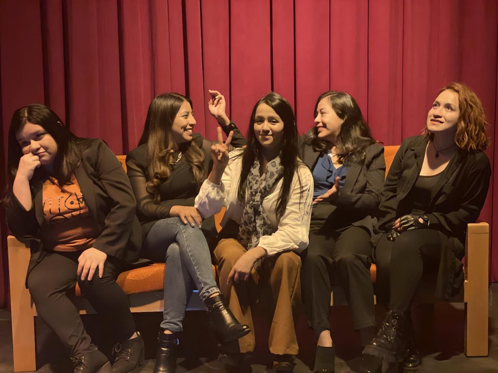 Cinco poetisas lojanas participan en la obra teatral.