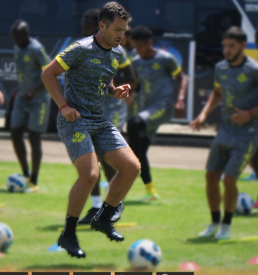 El equipo cumple con arduos entrenamientos.