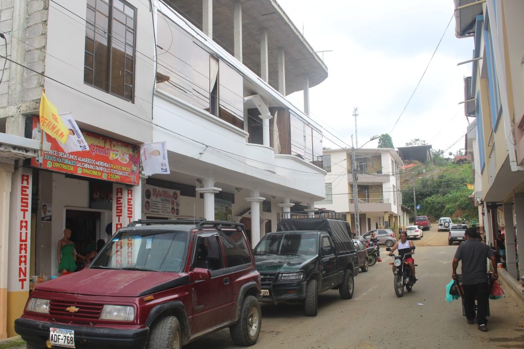 La ciudadanía y las autoridades asistieron a la reunión. 