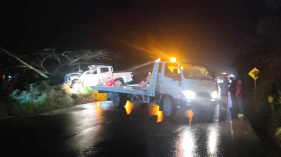 La Policía de la Jefatura de Accidentología Vial investiga la causa que produjo el revés.