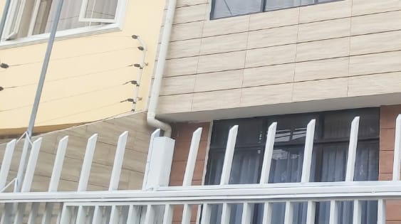 Llama la atención que las seguridades internas y externas de la casa no están forzadas.