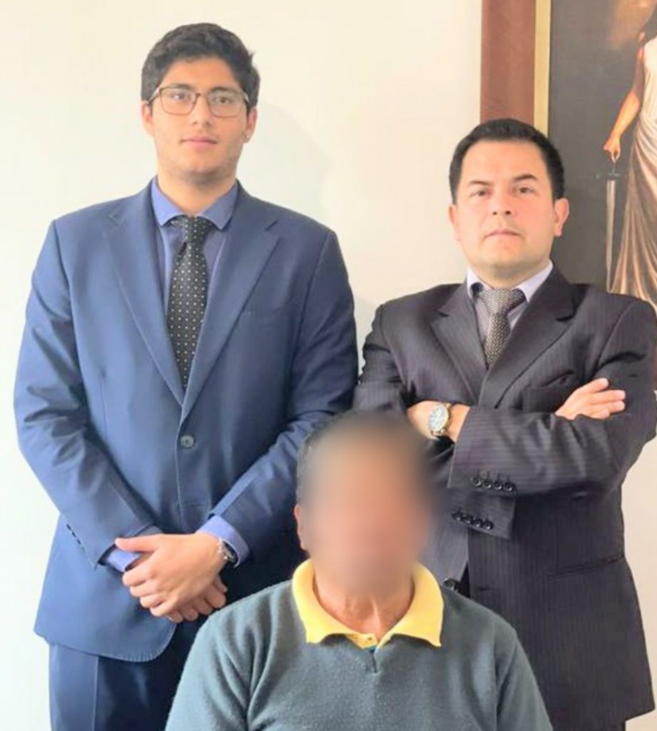 Cristian Ochoa Jaramillo, Andrés Vallejo Aguirre y el exobrero, luego de la audiencia de apelación.