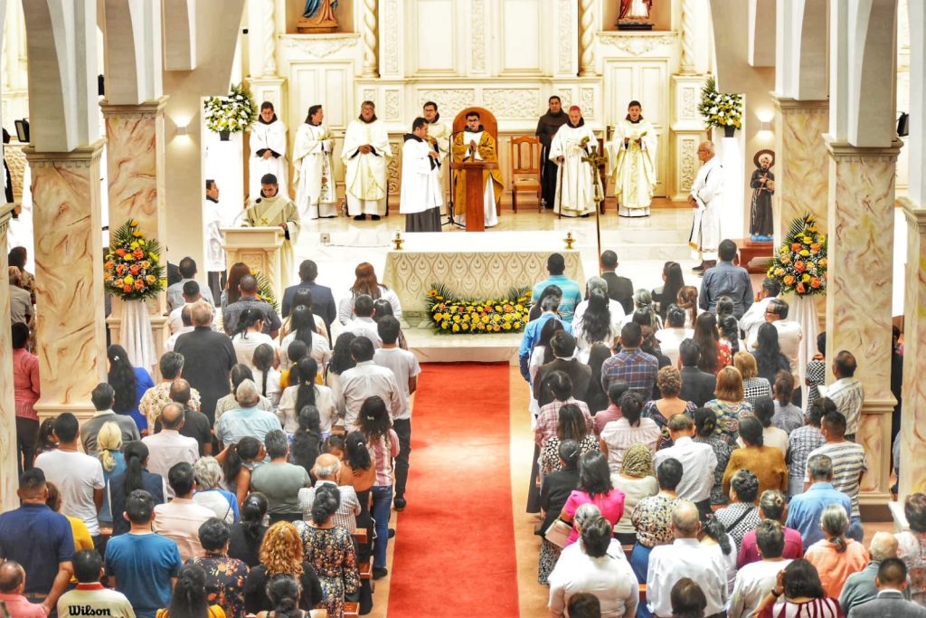 La solemnidad se realizó en el Templo Cristo Luz del Mundo de Vilcabamba.
