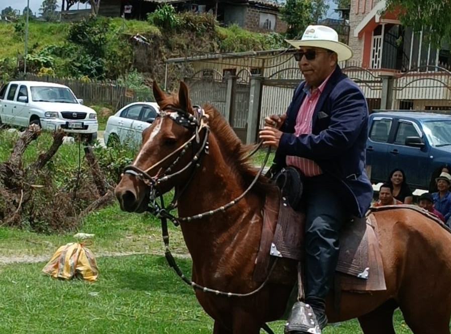 Una exhibición de caballos de paso hubo en el evento.