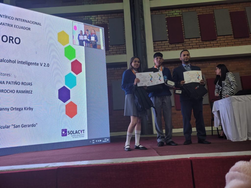 El plantel ganó la medalla de oro en el evento Infomatrix, realizado el mes anterior en Cuenca.