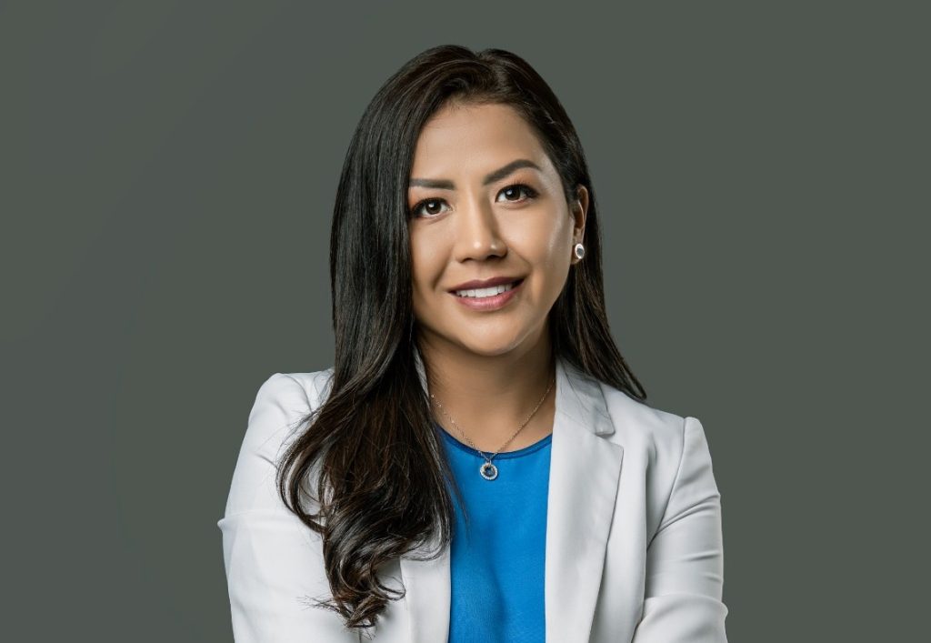 Con 36 años de edad, Claudia Velepucha es la primera presidenta de Cacpe Loja en su historia.