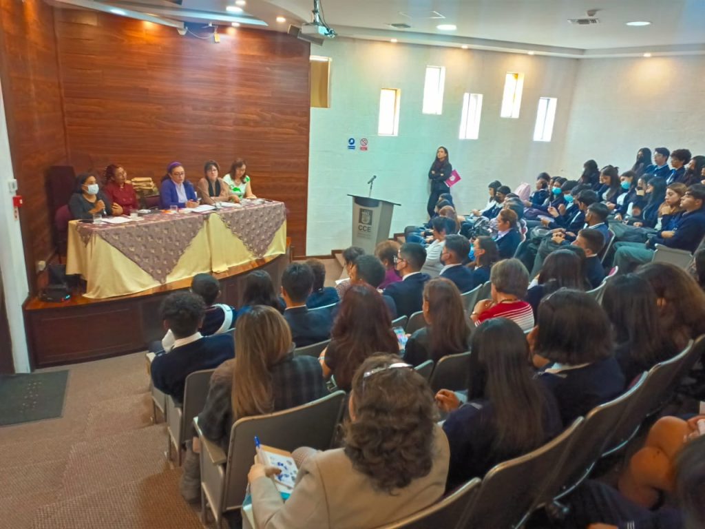Estudiantes de algunos planteles educativos fueron parte del conversatorio.
