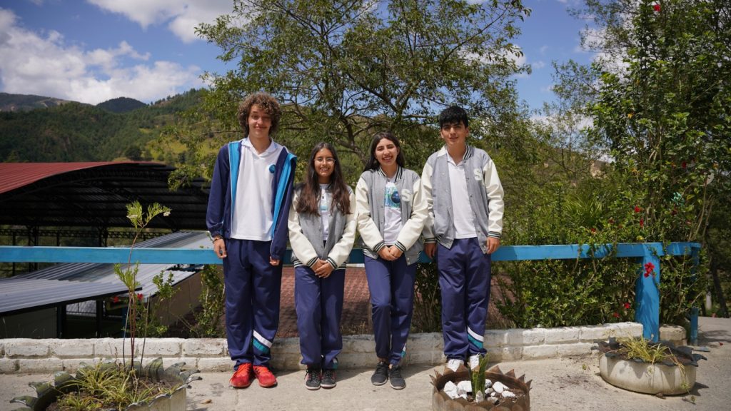 Los estudiantes que obtuvieron el tercer lugar a nivel nacional en el XXXV Concurso Intercolegial de Matemáticas.