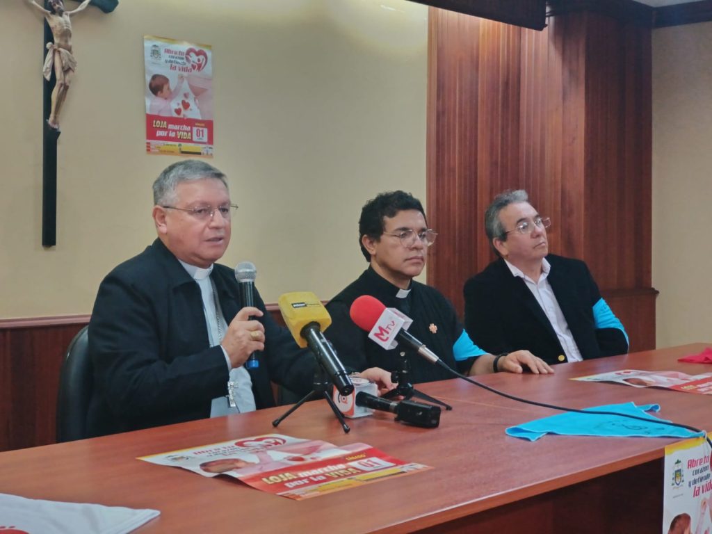 Mediante una rueda de prensa, los organizadores de la marcha invitaron a todos los lojanos a que participen de la actividad en defensa de la vida.