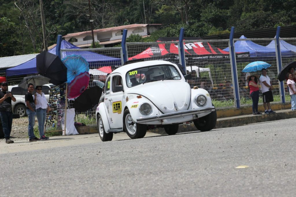El equipo que trabaja en el proyecto se denomina ASR Racing.