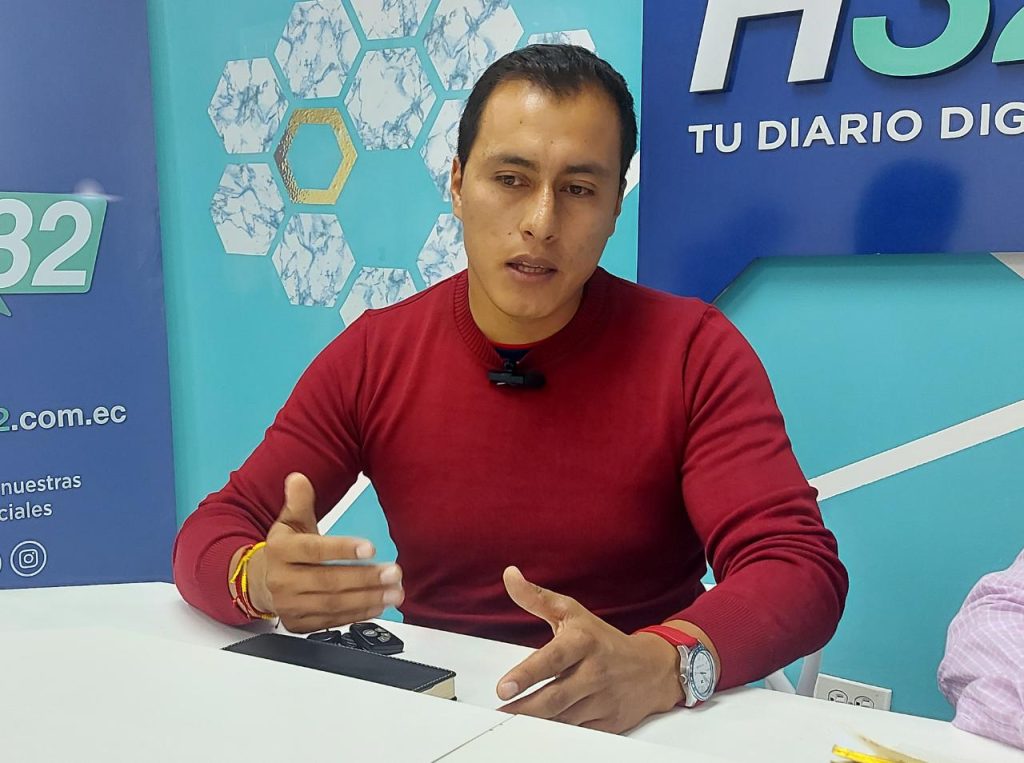 Lenin Cuenca visitó las oficinas del medio digital HORA32.