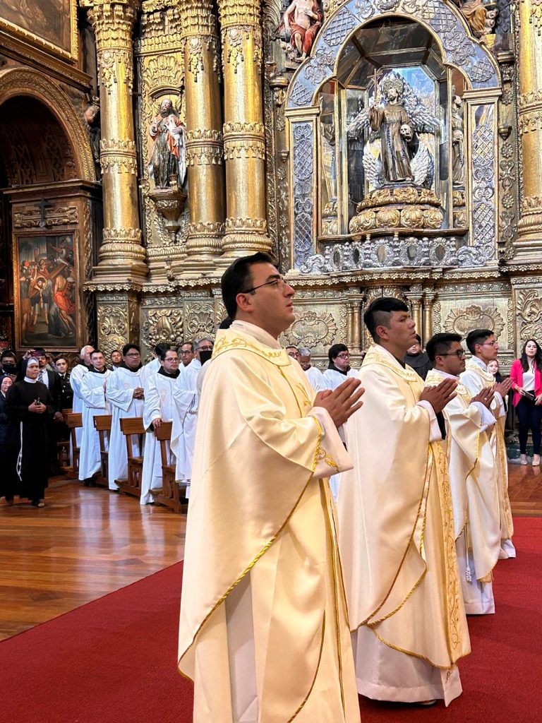 El sábado 11 de marzo se realizó la ceremonia de ordenamiento de los neo-sacerdotes.