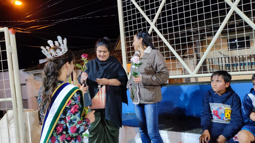 La comunidad participó a pesar que hubo presencia de lluvia.