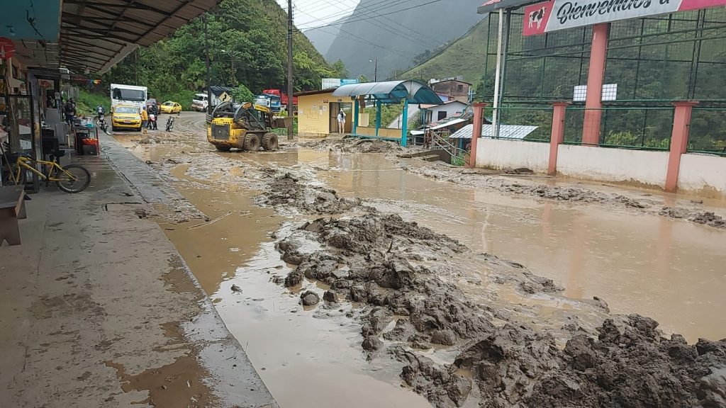 Se realizaron trabajos en la vía Loja-Zamora.
