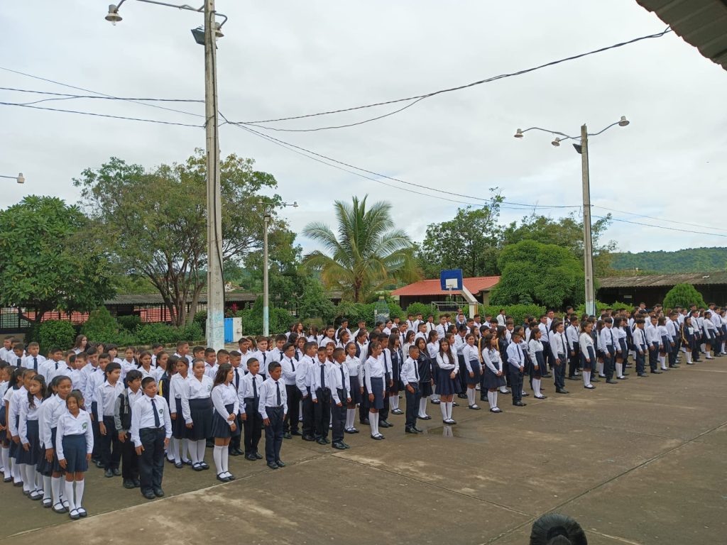 El lunes se realizó la inauguración del año lectivo en el Colegio de Bachillerato Zapotillo.