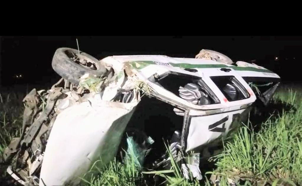 El conductor de la camioneta, luego del percance, se marchó del lugar del siniestro.