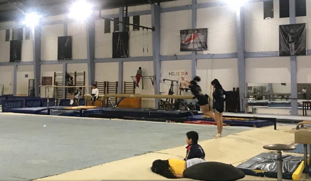 La iluminación permite extender la jornada de entrenamiento.