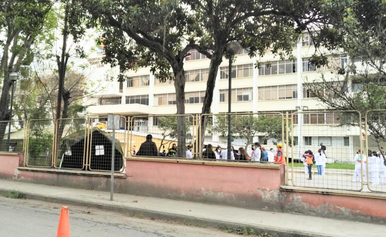 El paciente continuará en observación en esa casa de salud.