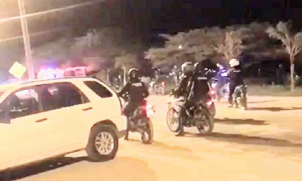 Los policías acudieron a la alerta tras producirse el atentado.