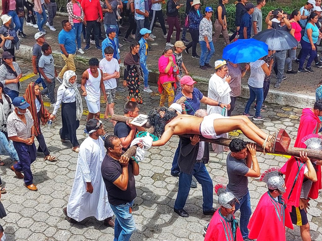 El viacrucis fue uno de los eventos que más generó acompañamiento.