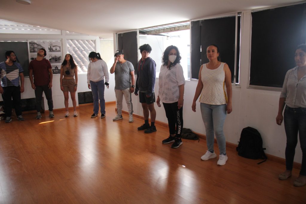 Los talleres son bastante prácticos y para personas con distintos conocimientos sobre la actuación.