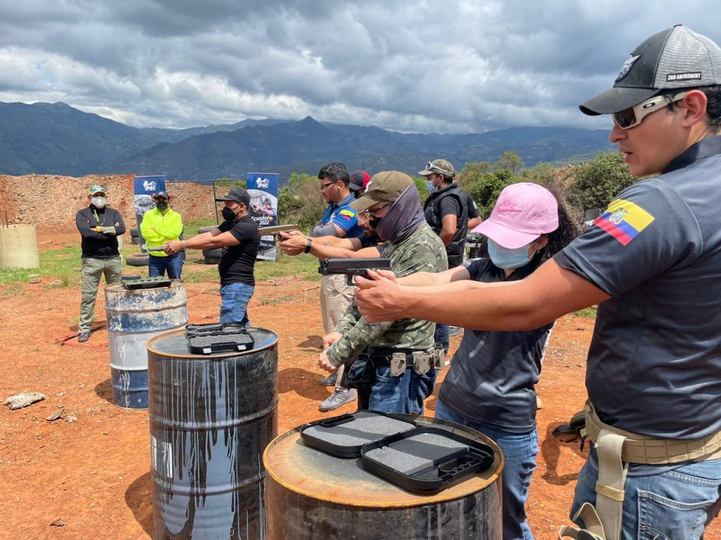 Los deportistas de tiro práctico, según dice Galo Ojeda, importan armas, pero lo hacen a título personal.