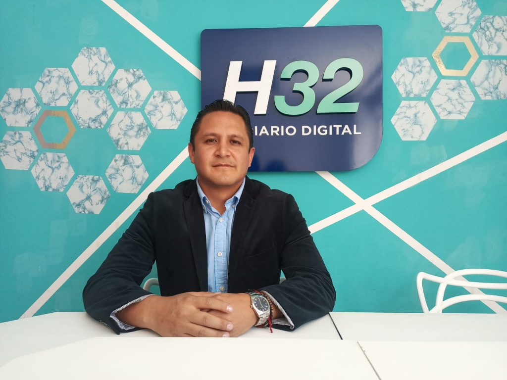 El gerente de Lideratta, Fabián Pacheco Zumba, señala que la Belleza y la Cosmetología son carreras que tienen amplia demanda laboral en la actualidad.