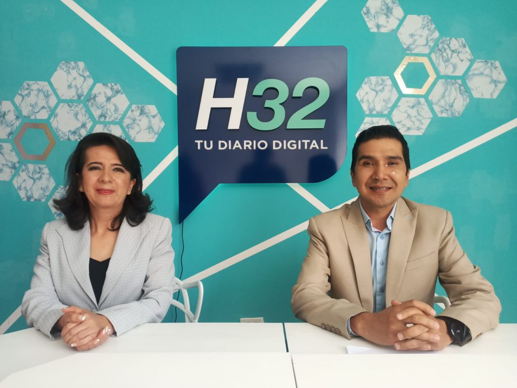 Mónica Carpio Carrión, directora del Casmul, y Jorge Guamán, coordinador General de la Semana del Estudiante, invitan a la colectividad lojana a asistir a los diferentes concursos.