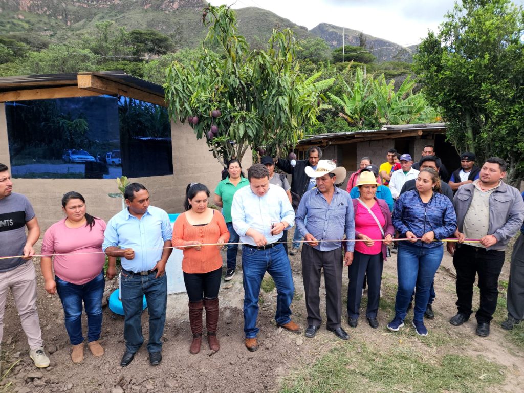 La inauguración fue presidida por el alcalde, Andrés Muñoz, y los beneficiarios.
