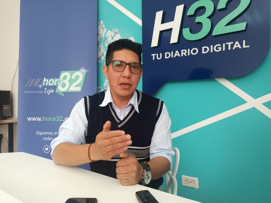 Hermes Vicente Tenesaca Simancas anuncia que se gestionará computadoras para los hijos de los obreros que cursan la universidad.
