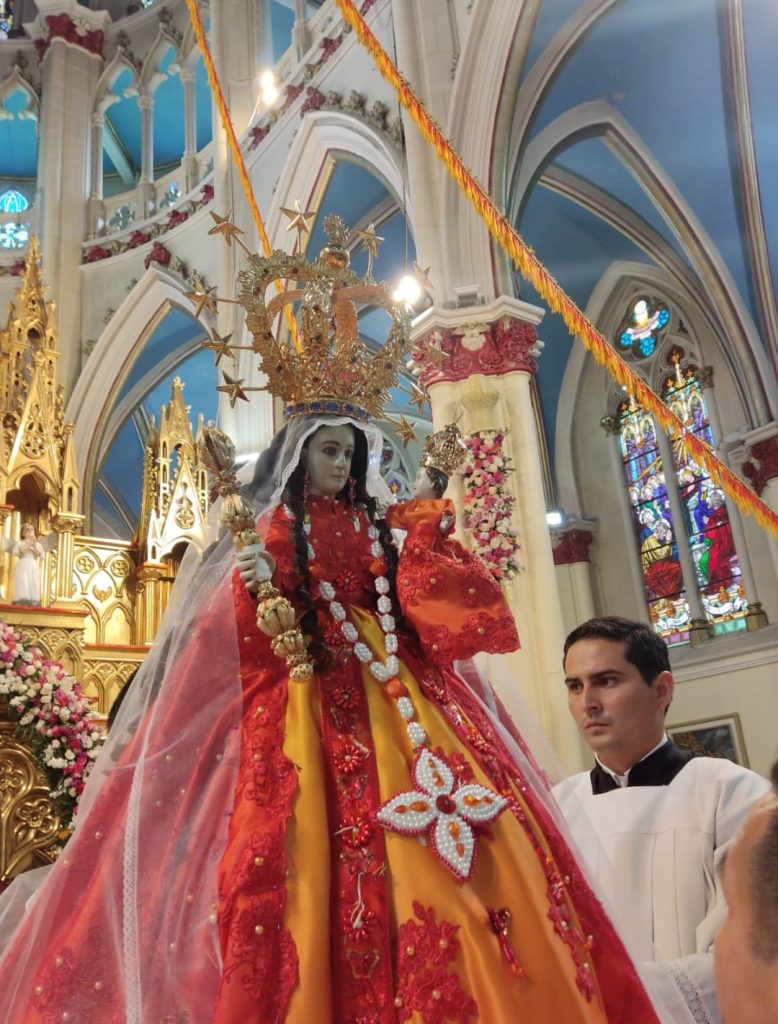 Así lució la Reina del Cisne.